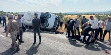 Licê’de minibüs devrildi: 5 kişi yaşamını yitirdi