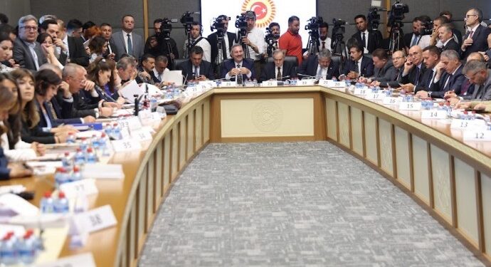 Adalet Komisyonu toplantısı bitti: Beklenti kanunların devamı