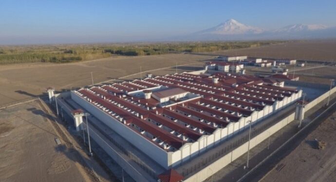 Antalya S Tipi’nde ayakta sayımı reddeden tutsaklara darp