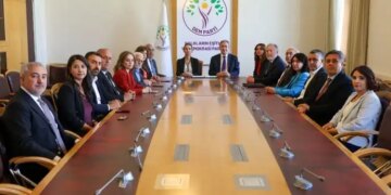DEM Parti ‘çerçeve yasa’ kanun teklifini imzaladı: Tarihsel bir eşik