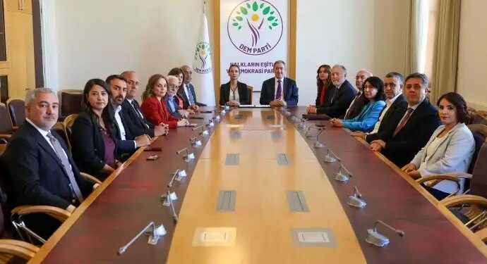 DEM Parti ‘çerçeve yasa’ kanun teklifini imzaladı: Tarihsel bir eşik