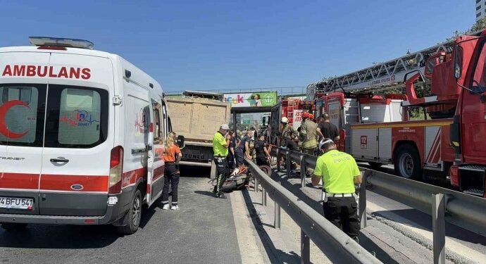 3 kentte trafik kazası: 6 kişi yaşamını yitirdi