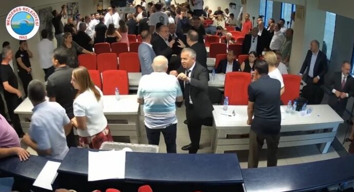 Menderes Belediyesi AKP’ye geçti