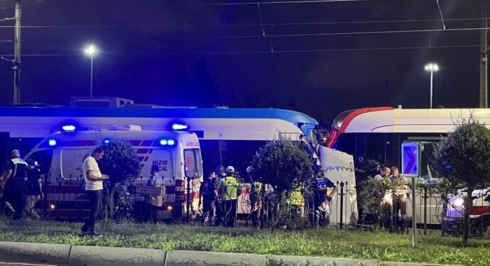İstanbul’da tramvaylar çarpıştı: 9 yaralı