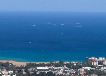 Girne açıklarında bir gemi alabora oldu