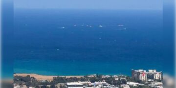 Girne açıklarında bir gemi alabora oldu