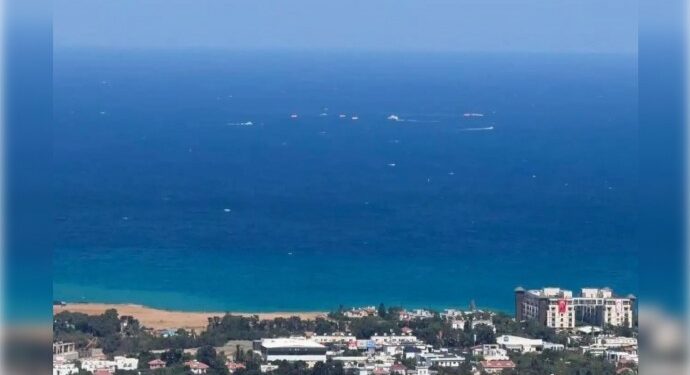 Girne açıklarında bir gemi alabora oldu