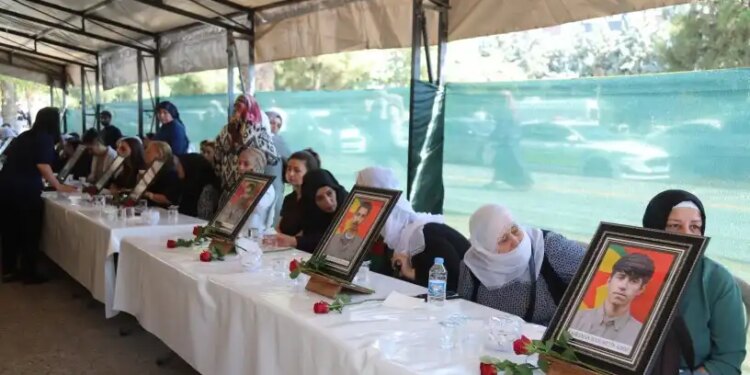 Özgürlük mücadelesinde yaşamını yitirenler için taziyeler kuruldu: Kitlesel ziyaretler devam ediyor