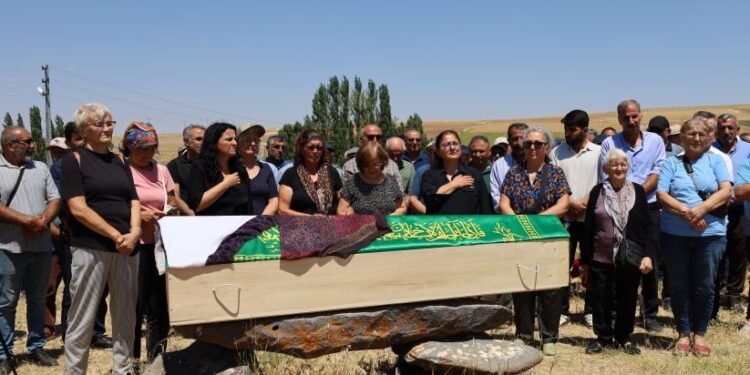 Xanê Karasu son yolculuğuna uğurlandı