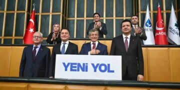 Üç milletvekili AKP’ye geçti