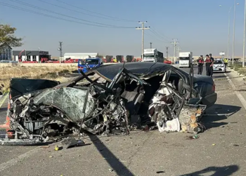 Aksaray'da Feci Kaza: 2 Kişinin Öldüğü ve 2 Kişinin Ağır Yaralandığı Anlar Kamerada