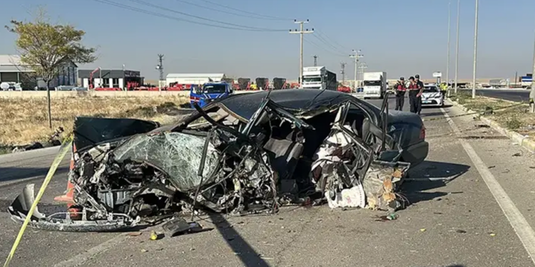 Aksaray'da Feci Kaza: 2 Kişinin Öldüğü ve 2 Kişinin Ağır Yaralandığı Anlar Kamerada