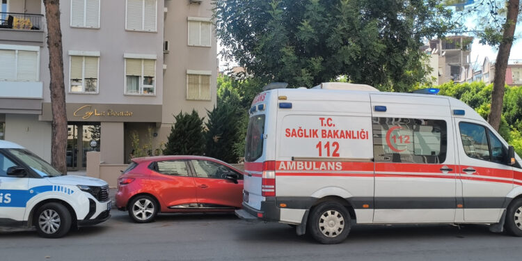 Antalya'da Günlerdir Haber Alınamayan Anne Kız Evlerinde Ölü Bulundu