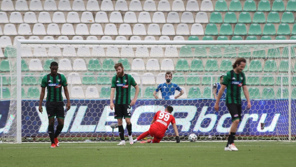 Bir Zamanlar Avrupa'da Oynuyorlardı! Eski Süper Lig Devi Denizlispor Lig Başlamadan Küme Düşüyor