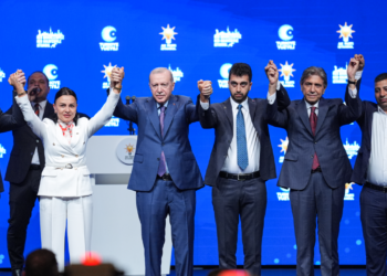 CHP'de İstanbul Depremi: Tuzla, Çekmeköy ve Şile Belediye Başkanları Resmen AK Parti'ye Geçti