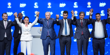 CHP'de İstanbul Depremi: Tuzla, Çekmeköy ve Şile Belediye Başkanları Resmen AK Parti'ye Geçti