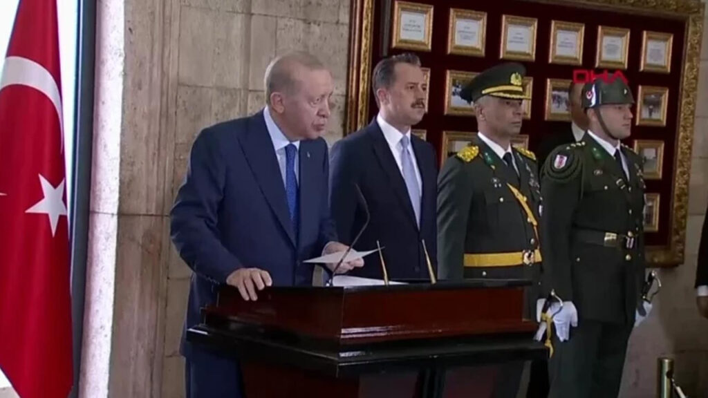 Cumhurbaşkanı Erdoğan 30 Ağustos Zafer Bayramı'nın Yıl Dönümünde Anıtkabir'de: 'Milletimizin İstikbaline Sahip Çıkıyoruz'