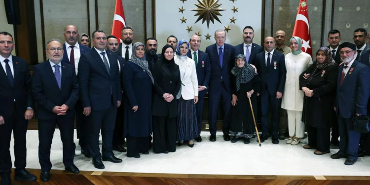 Cumhurbaşkanı Erdoğan Şehit Aileleri ve Gazileri Ağırladı: 'Ne Gerekiyorsa Yapacağız'