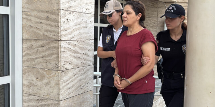 Cumhurbaşkanı Erdoğan'a Suikast Timinde Yer Alan İhraç Yüzbaşı Burkay Karatepe'nin Ablası Adliyeye Sevk Edildi