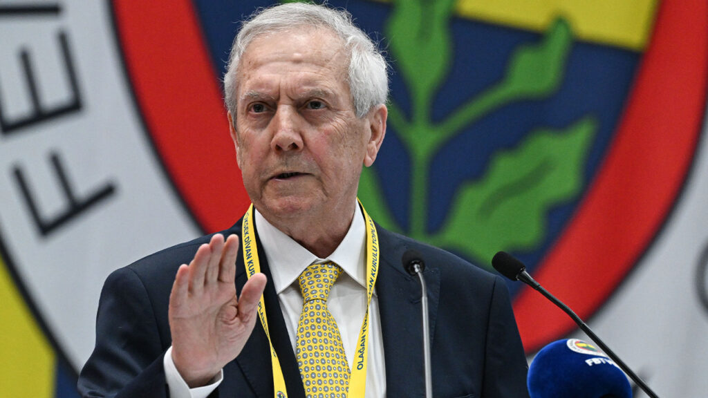 Fenerbahçe Divanı'nda Aziz Yıldırım'dan Sert Sözler: 'Devlet Bir Şey Yapmazsa, Evlerine Giderim Şerefsizim'