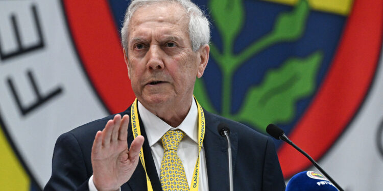Fenerbahçe Divanı'nda Aziz Yıldırım'dan Sert Sözler: 'Devlet Bir Şey Yapmazsa, Evlerine Giderim Şerefsizim'