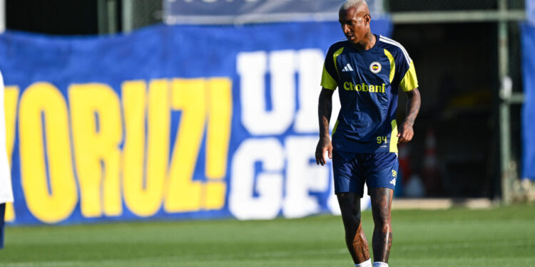 Fenerbahçe Kariyerinde 42 Gole Ulaşan Talisca, Brezilyalılar Listesinde Deivid'i Geride Bıraktı