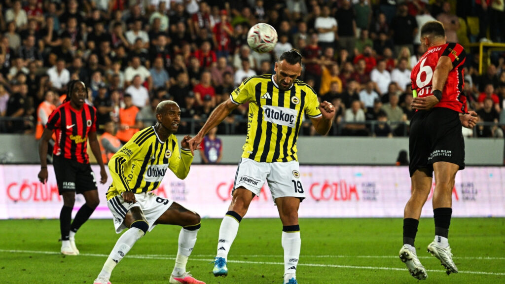 Fenerbahçe Sezona Yenilgiyle Başladı