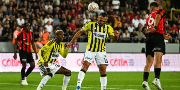 Fenerbahçe Sezona Yenilgiyle Başladı