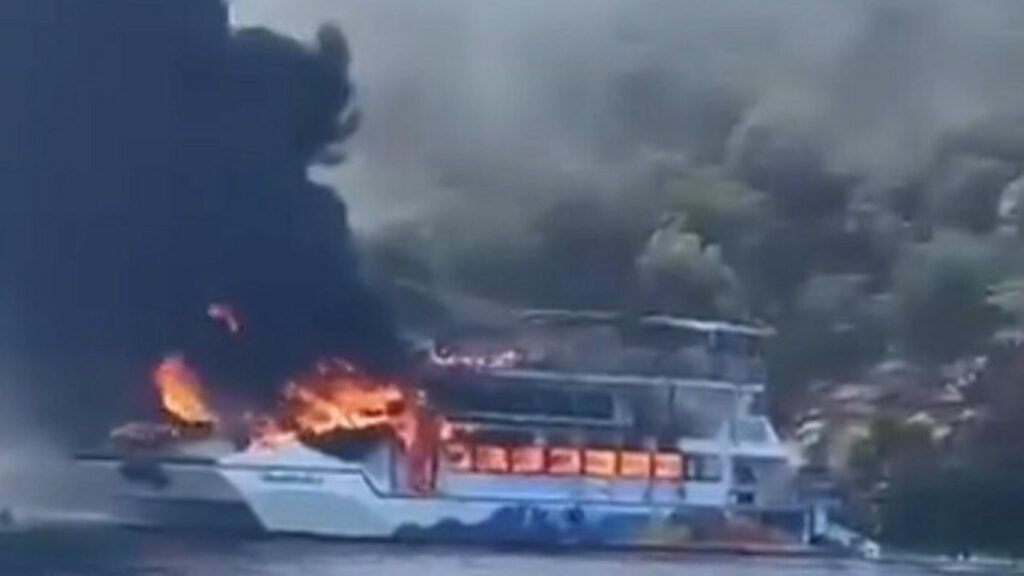 Fethiye'de Can Pazarı: Yanan Gemiden Atlayarak Kurtuldular