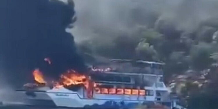 Fethiye'de Can Pazarı: Yanan Gemiden Atlayarak Kurtuldular