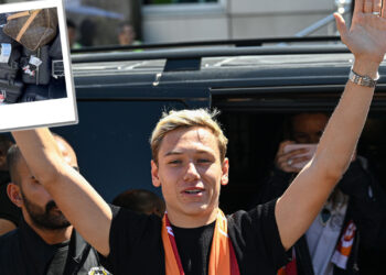 Galatasaray'ın Yeni Yıldızı Batrakov İstanbul'da! 15 Bavulla Geldi