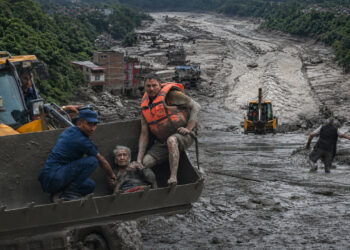 Himalayalar'da Kıyamet Senaryosu: 5,2'lik Dev Buzul Çöktü, Can Kaybı Durdurulamıyor, Metrelerce Çamur Altında Yüzlerce Kayıp Var
