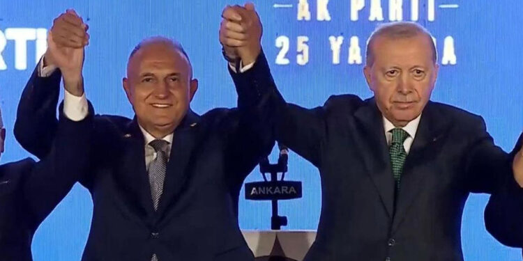 İYİ Parti'den İstifa Edip AK Parti'ye Katılan Karakaş Eleştirilere Yanıt Verdi: 'Çizgimi Değil Partimi Değiştirdim'