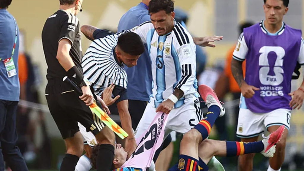İspanyol Oyunculara Saldırmışlardı: FIFA'dan Arjantinli 2 Oyuncuya Ağır Ceza