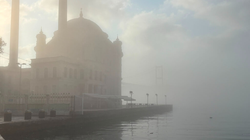 İstanbul'a Sis Çöktü, Çok Sayıda Vapur Seferi İptal Edildi