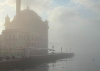İstanbul'a Sis Çöktü, Çok Sayıda Vapur Seferi İptal Edildi