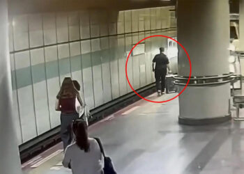 İstanbul'da Dehşet Anları! Görme Engelli Genç Raylara Düşüp Trenin Altında Kaldı
