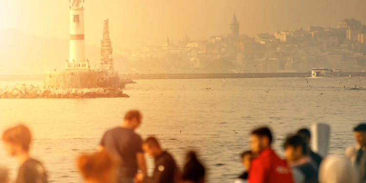 İstanbul’da Poyraz Duruyor, Nem Yüzde 70’e Çıkacak: Uzmanlar Gün Verdi, 2026’nın En Uzun ve En Yüksek Sıcak Hava Dalgası Geliyor