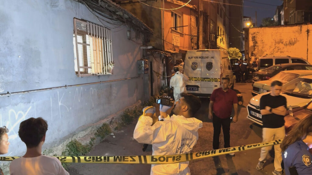 İstanbul'un Göbeğinde Sır Ölüm! Gecekondudan Gelen Kokular Harekete Geçirdi