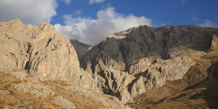 Niğde'de Mahsur Kalan Dağcı Turist İçin Film Gibi Operasyon