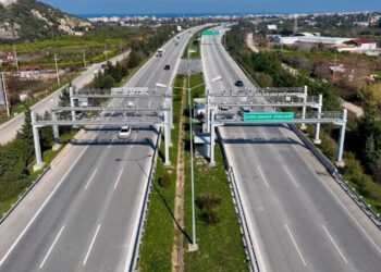 Otoyollarda Dur-Kalk Dönemi Bitiyor: Bakan Uraloğlu Müjdeyi Verdi, Eski Gişeler Tek Tek Yıkılıyor