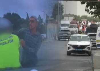 Trafik Polisine Bıçaklı Saldırı Kamerada: Saldırgan Bacağından Vurularak Yakalandı