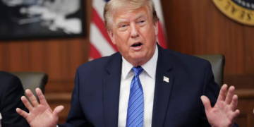 Trump'tan İran'a Ağır Tehdit: 'Başını Kesmeden Önceki Son Şansı'