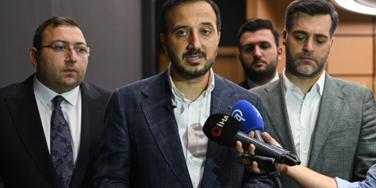 Üsküdar'da Seçim Depremi: AK Parti 'Tiyatro Var' Diyerek Sonuçlara İtiraz Edecek