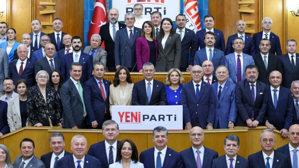 YENİ Parti Hakkında Bomba İddia: 10 Milletvekili CHP'ye Geçecek