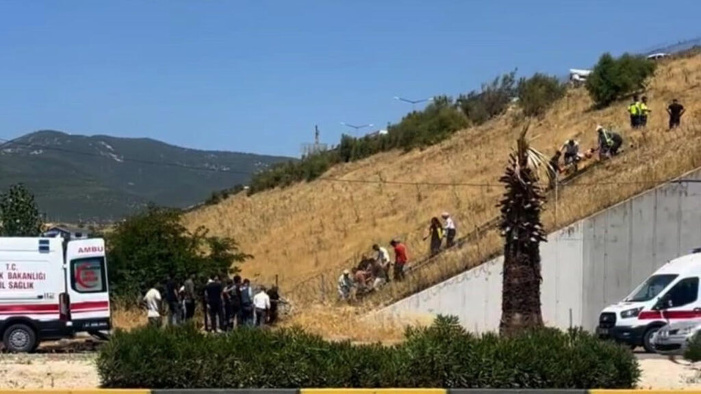 Zincirlime Kaza Faciaya Yol Açtı, Biri Çocuk 2 Ölü