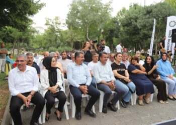 Amed’de uyuşturucuyla mücadele kapsamında muhtarlarla toplantı yapıldı