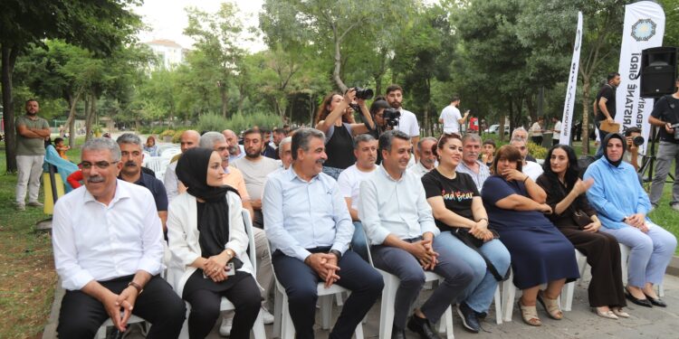 Amed’de uyuşturucuyla mücadele kapsamında muhtarlarla toplantı yapıldı