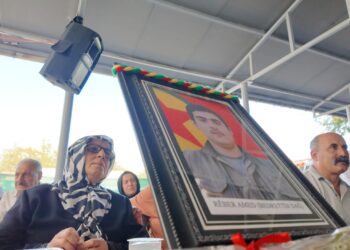Polisin HDP önüne götürdüğü anne oğlunun taziyesinde