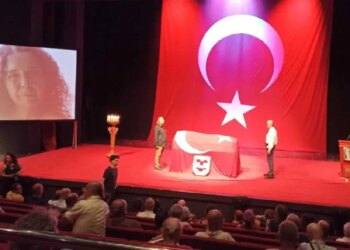 Usta sanatçı için Harbiye Muhsin Ertuğrul Sahnesi’nde tören düzenlendi: Yazar, yoldaş Bilgesu Erenus
